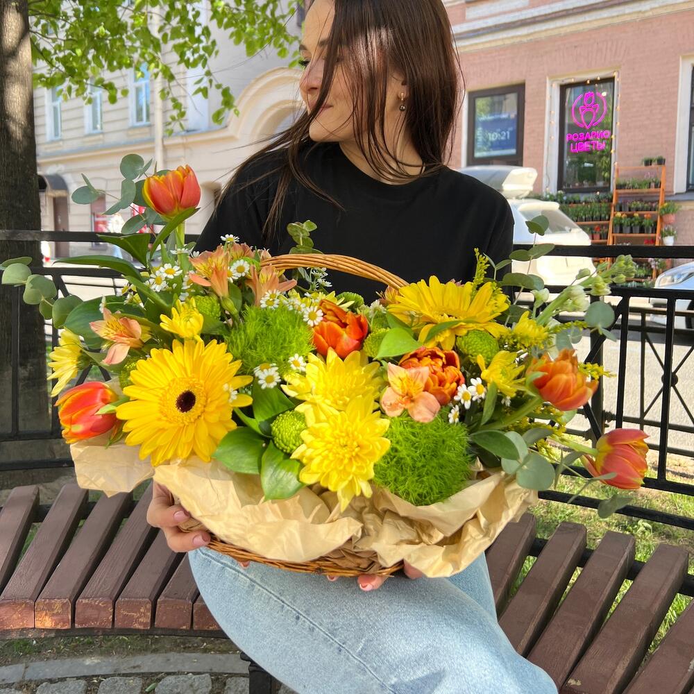 Цветы в корзине 